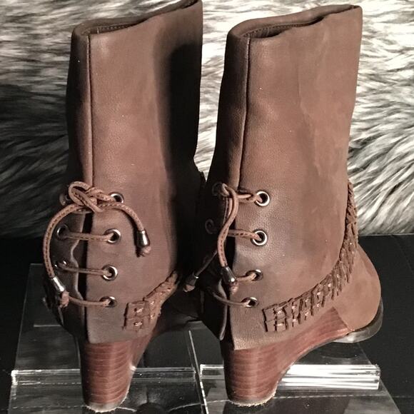 B. Makowski Brown Suede Ankle Boots 7M - Picture 5 of 9